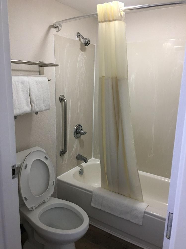 Quality Inn Greenville Near University Екстер'єр фото