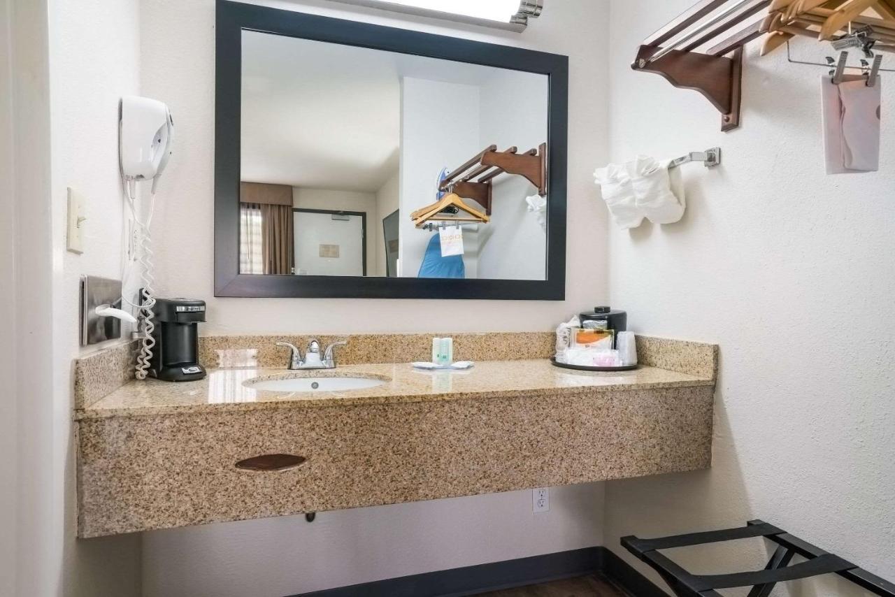 Quality Inn Greenville Near University Екстер'єр фото